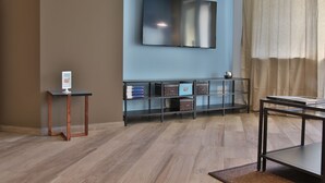 Apartemen Mewah, 1 Tempat Tidur King | 1 kamar tidur, meja kerja, setrika/meja setrika, dan Wi-Fi gratis