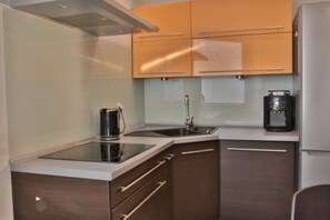 Căn hộ Cao cấp, 1 giường cỡ king | Bếp nhỏ riêng | Tủ lạnh, lò vi sóng, bếp nấu, máy rửa bát 