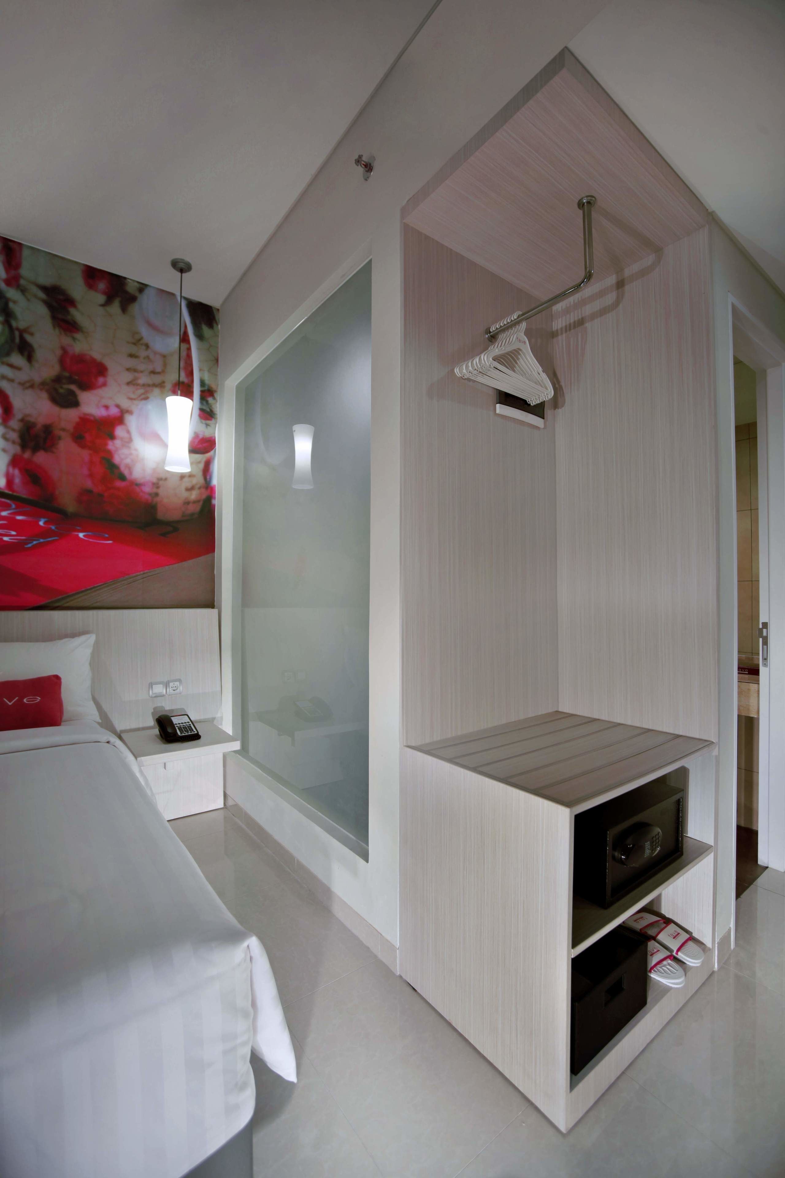 superior | in-room safe, desk, soundproofing, rollaway beds