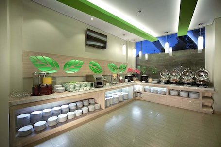 Desayuno buffet diario (IDR 65000 por persona)
