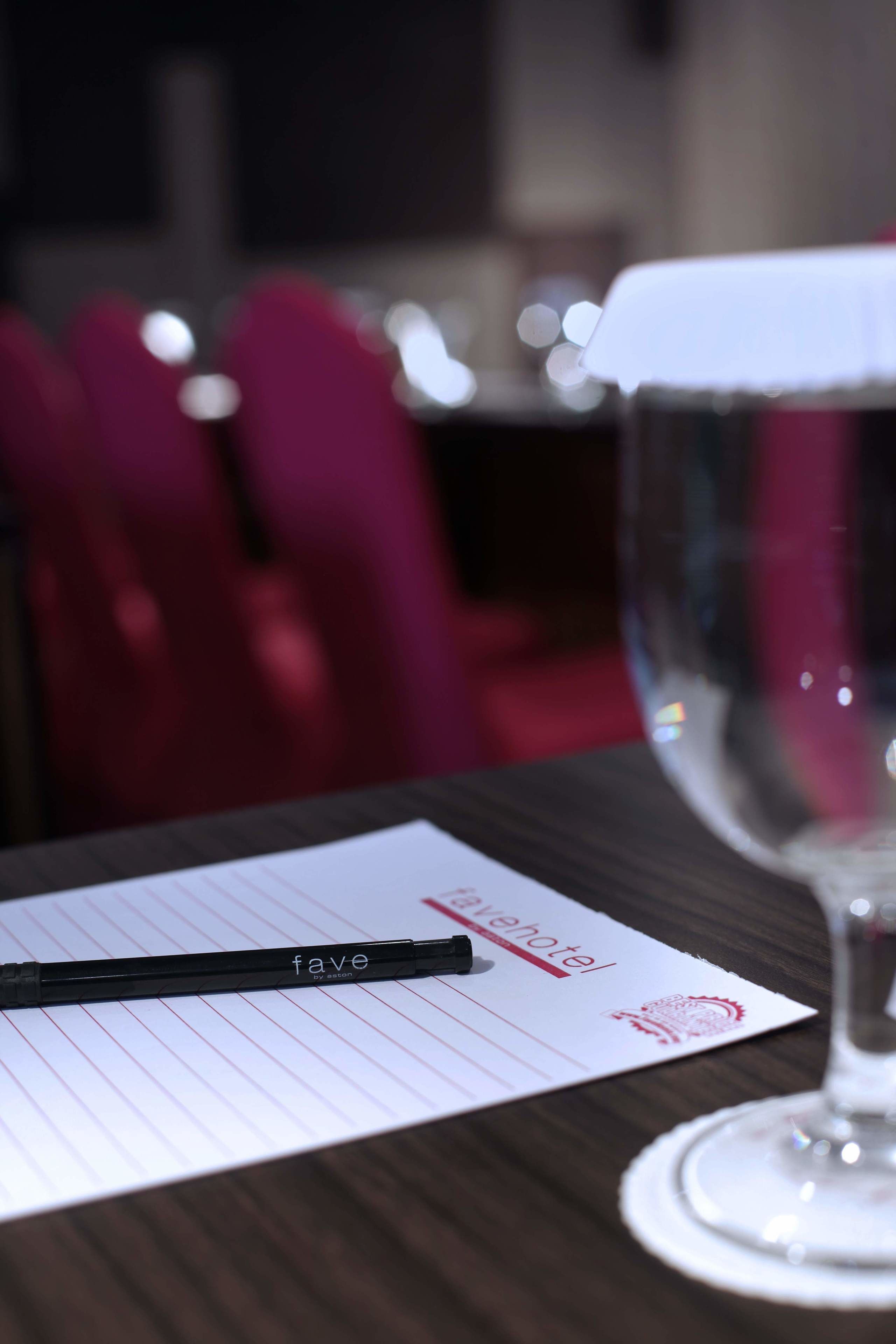 breakfast, lunch, dinner served; international cuisine