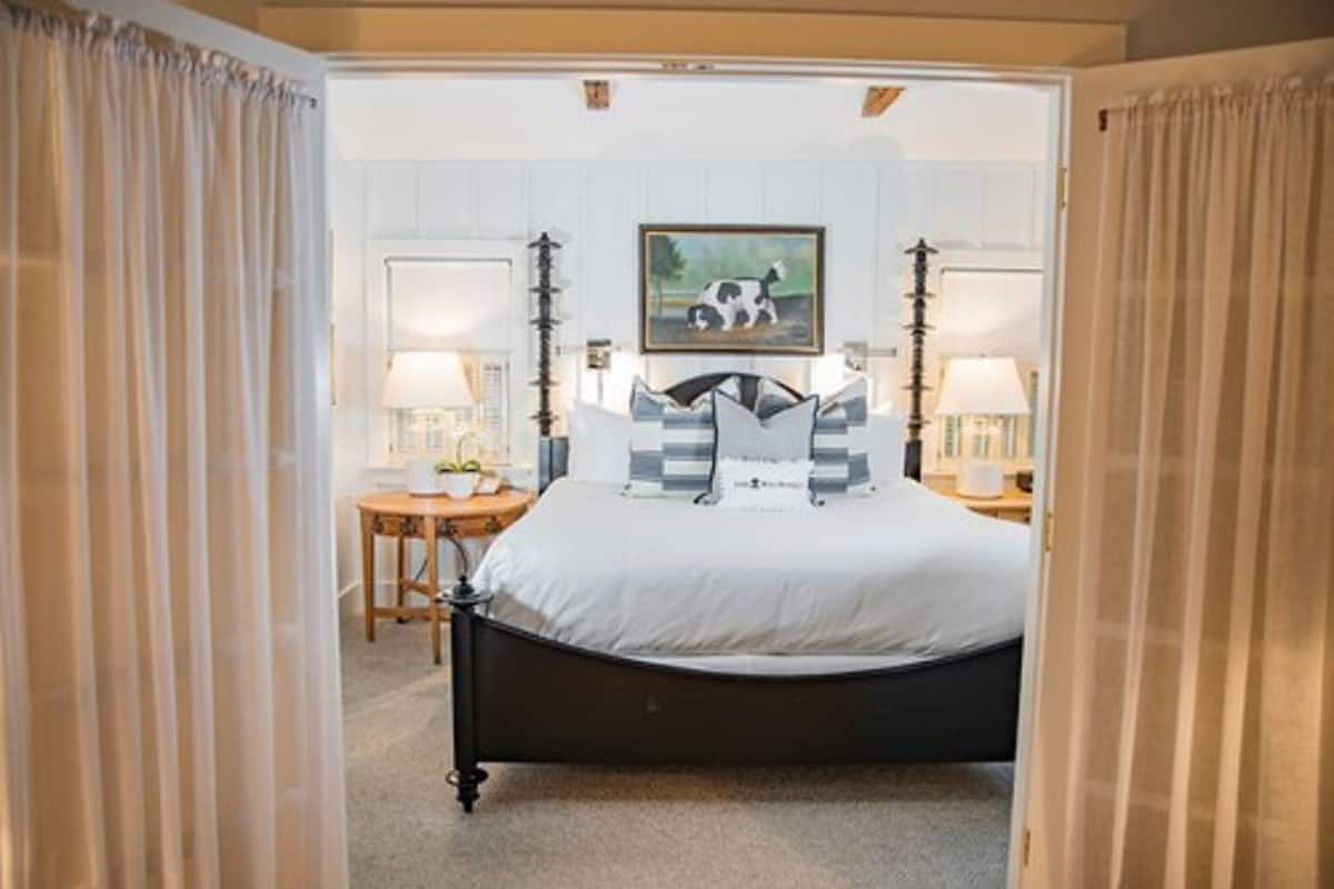 Premium bedding, pillowtop beds, in-room safe, individually decorated