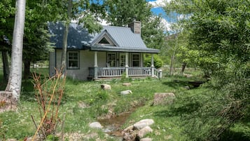 Cottage, Ensuite, Mountain View (Fireside) | Exterior