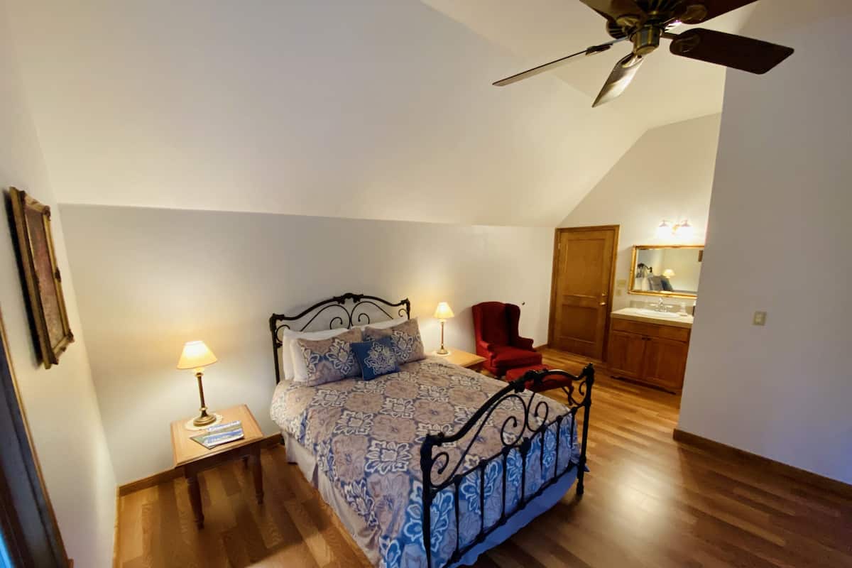 Superior Double Room, Ensuite, Mountain View (JonaGold)