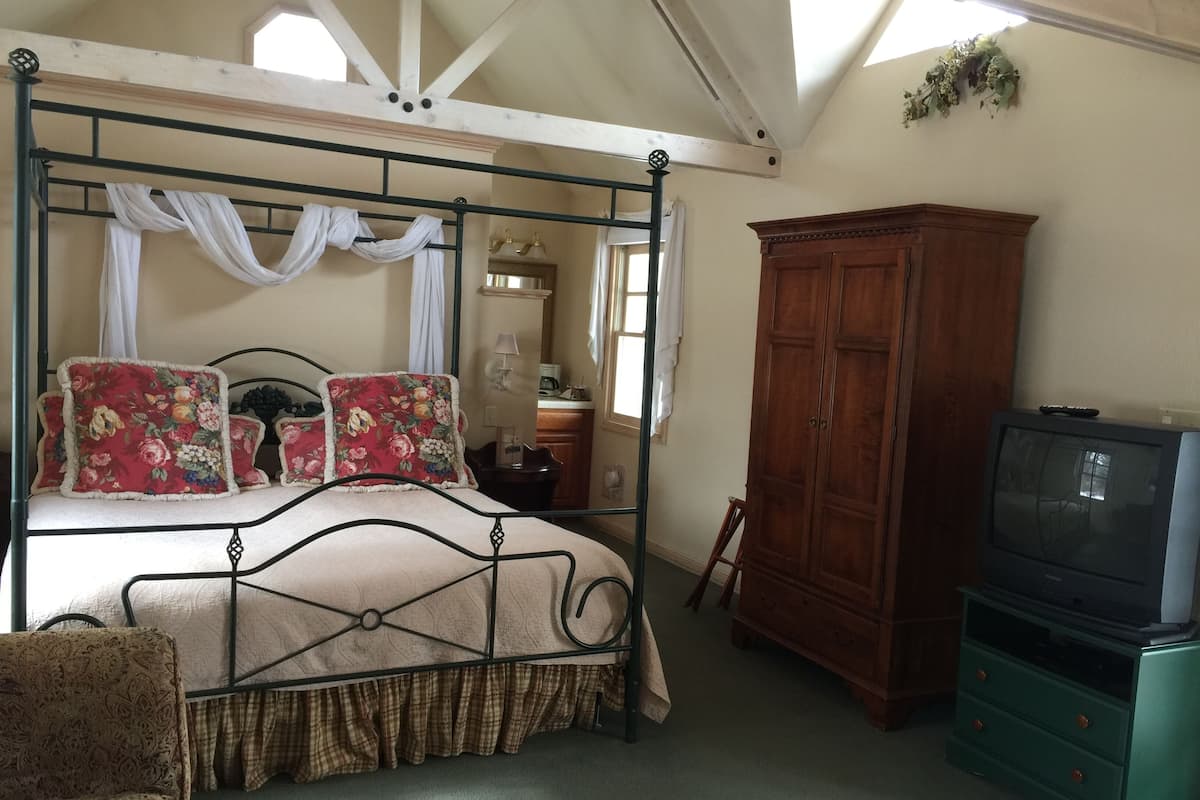 Luxury Cottage, Ensuite, Mountain View (Cortland) | Room amenity