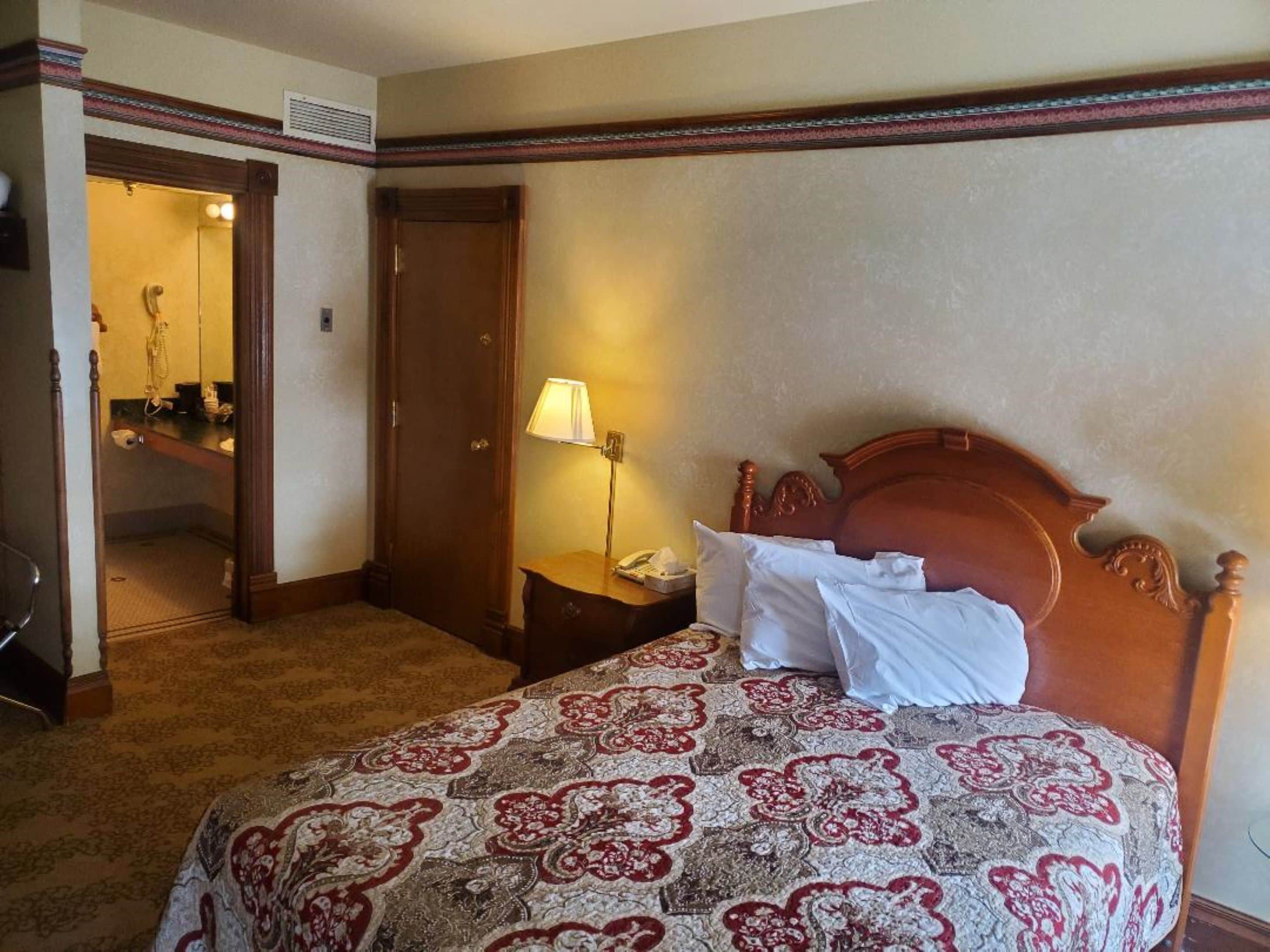 room, 1 queen bed, non smoking | individually decorated, individually furnished, free wifi, bed sheets