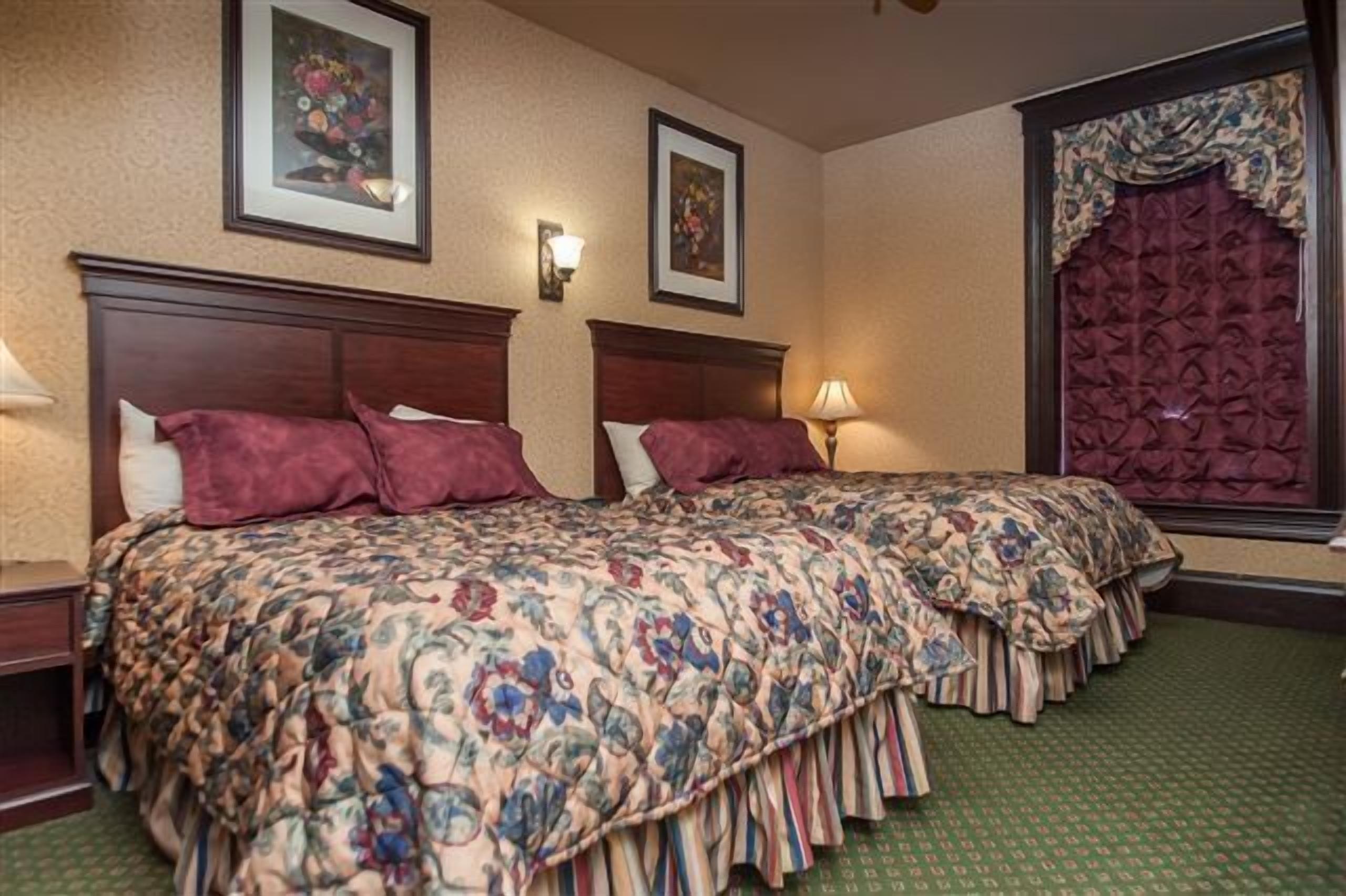 executive suite | in-room safe, iron/ironing board, free wifi, bed sheets