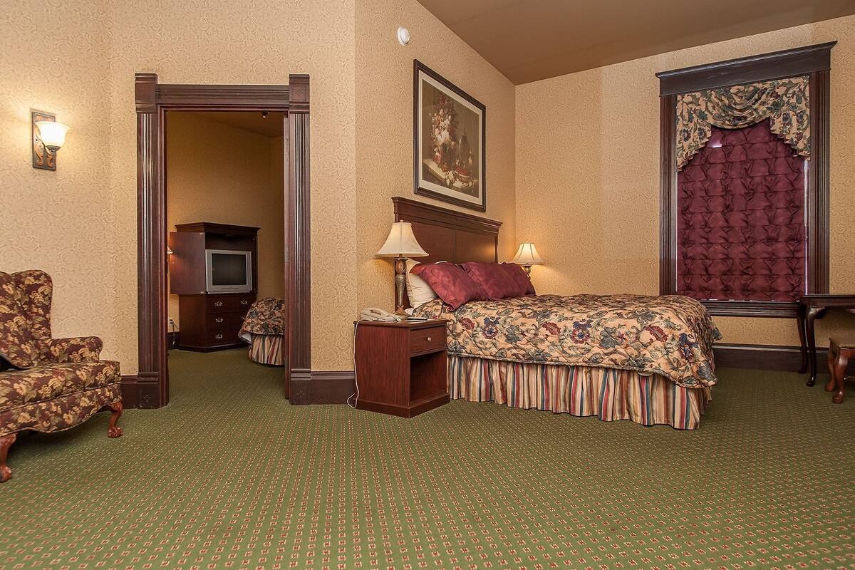 in-room safe, iron/ironing board, free wifi, bed sheets