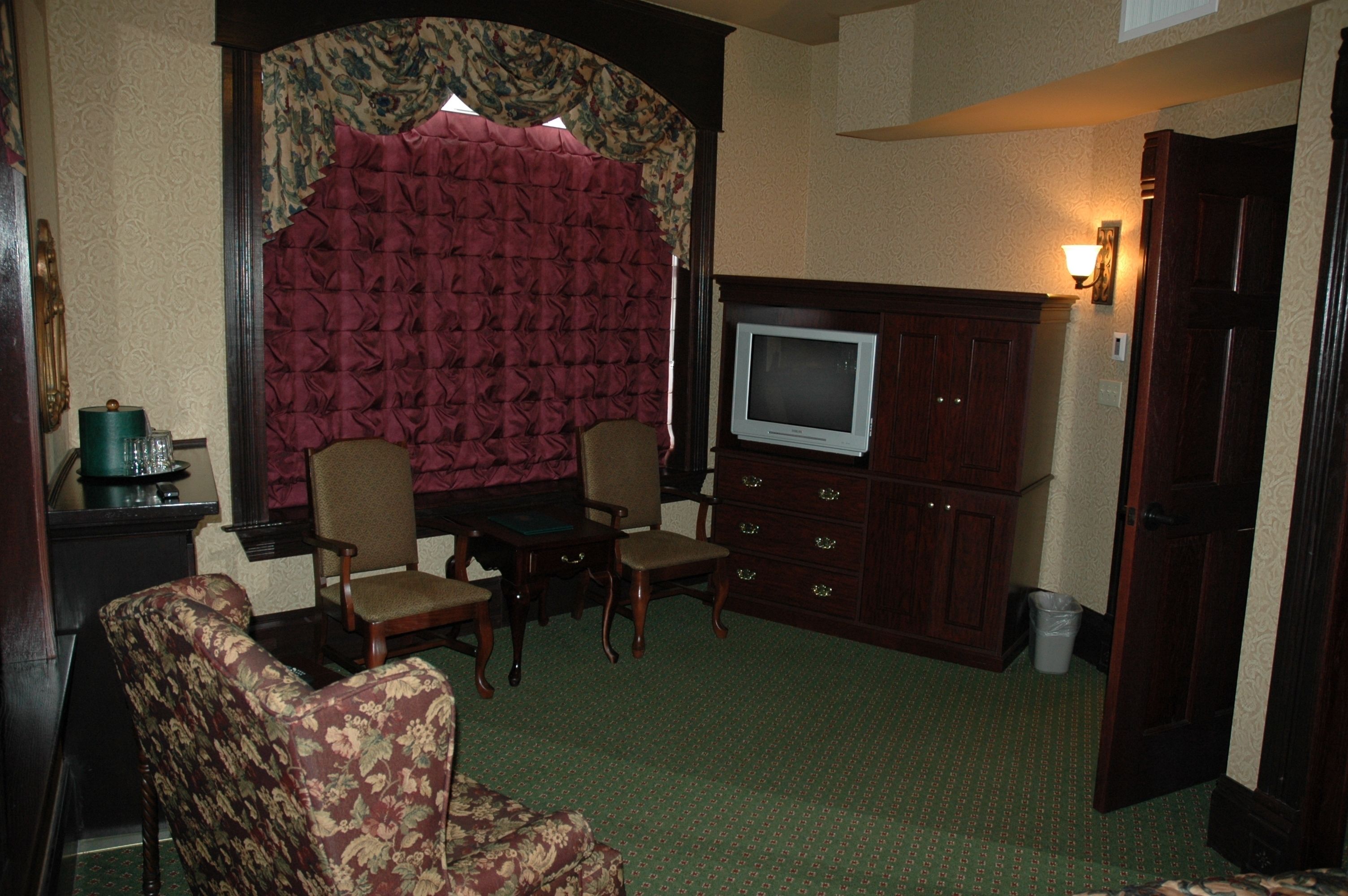 in-room safe, iron/ironing board, free wifi, bed sheets