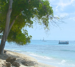 In Strandnähe, weißer Sandstrand