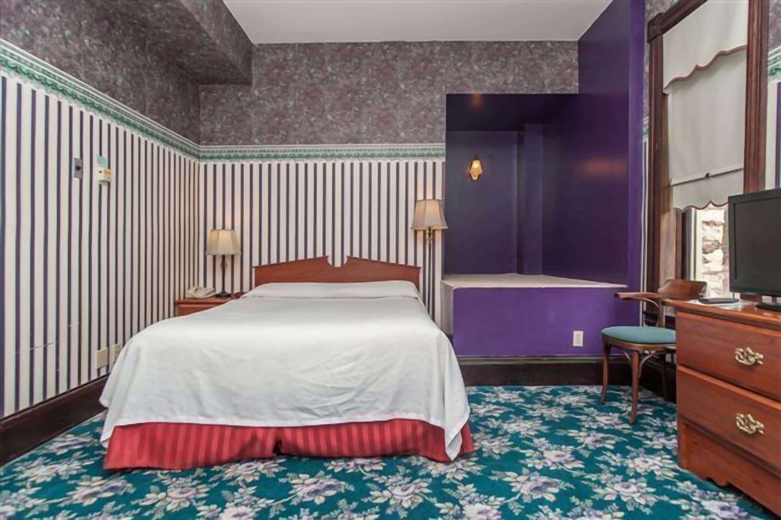 room, 1 queen bed, non smoking | free wifi, wheelchair access