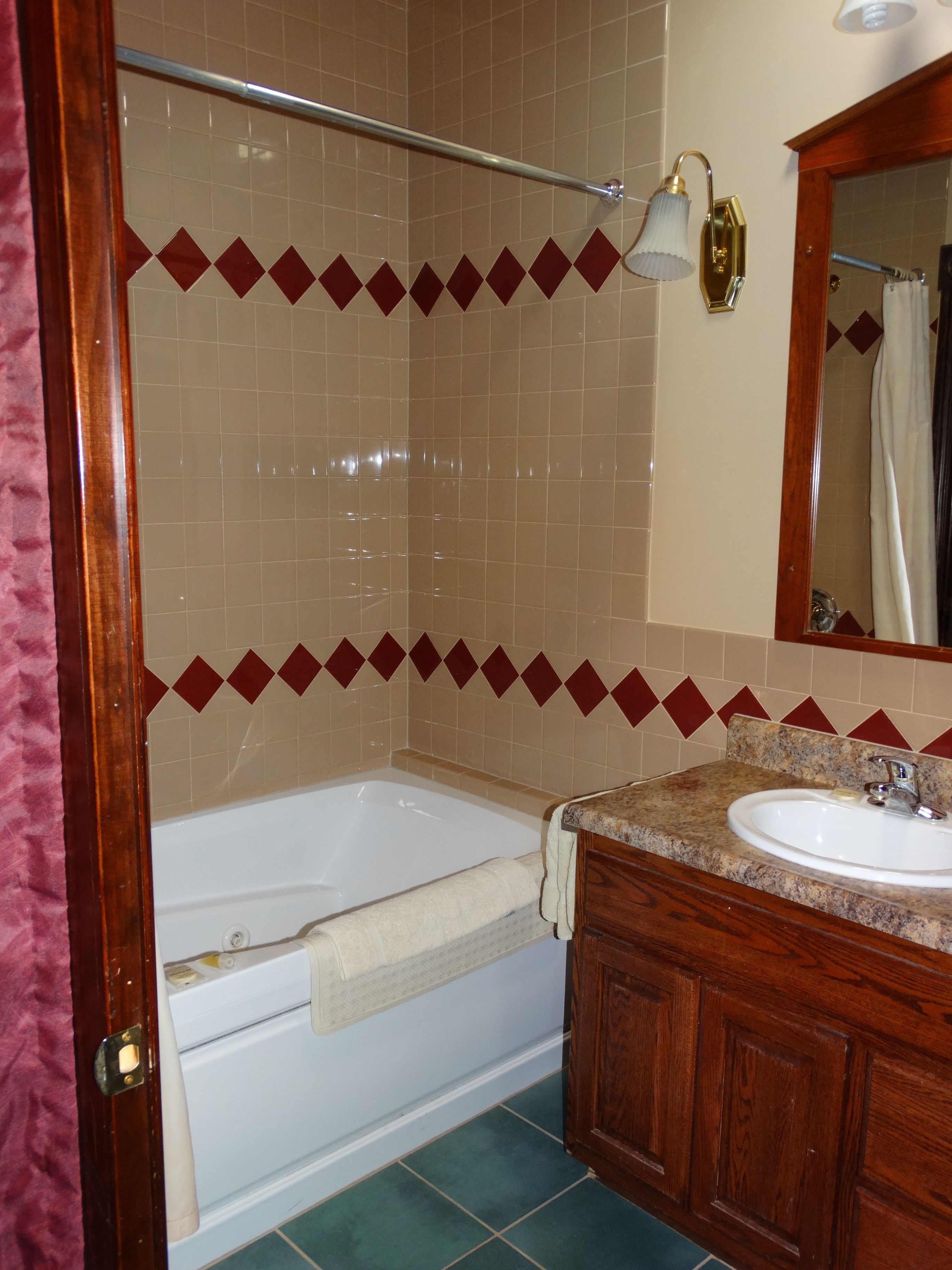 suite, 1 double bed, jetted tub | bathroom | free toiletries, hair dryer, towels