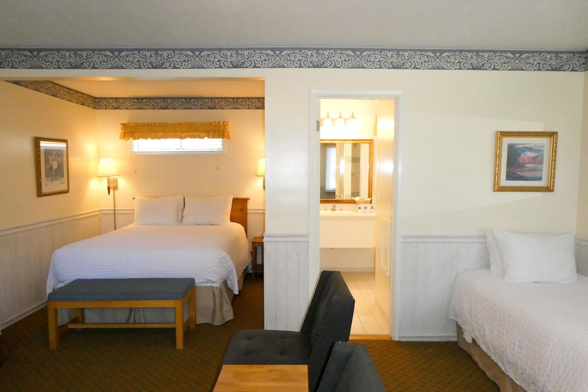 Mayfair Room, Two Beds, Parking (Pet Friendly) | Individually decorated, individually furnished, iron/ironing board
