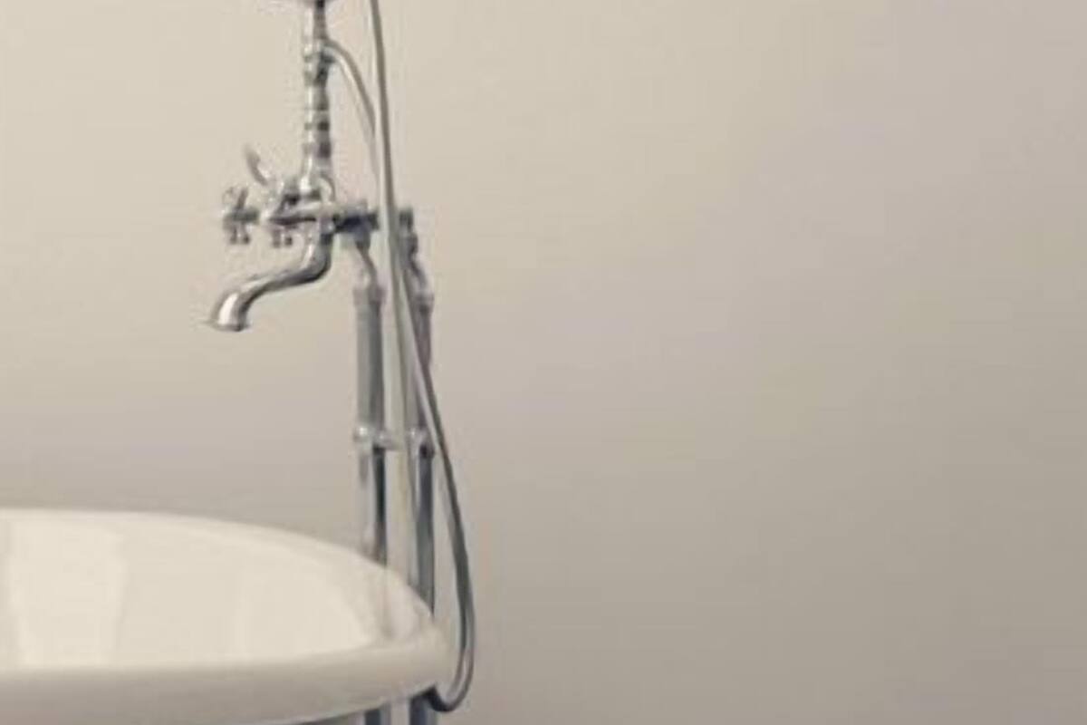 deep-soaking bathtub