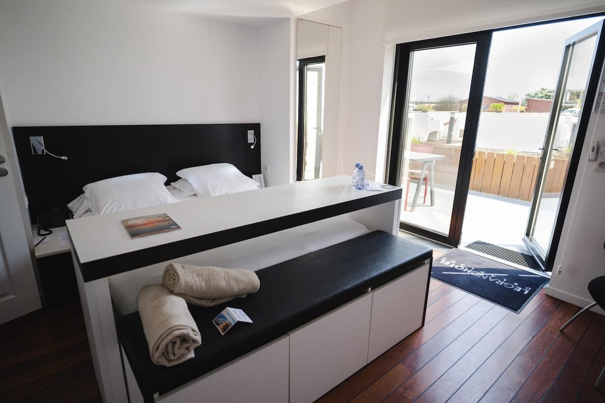 standard room, ground floor | 1 bedroom, premium bedding, minibar, in-room safe