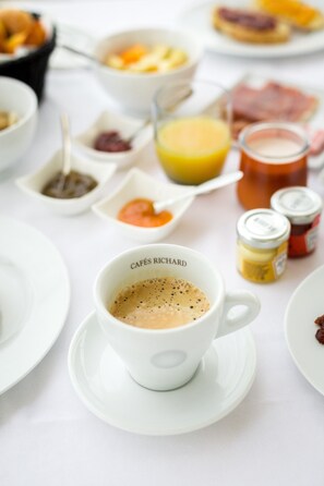 Free daily buffet breakfast