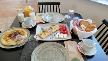 Petit déjeuner continental (5 EUR par personne)