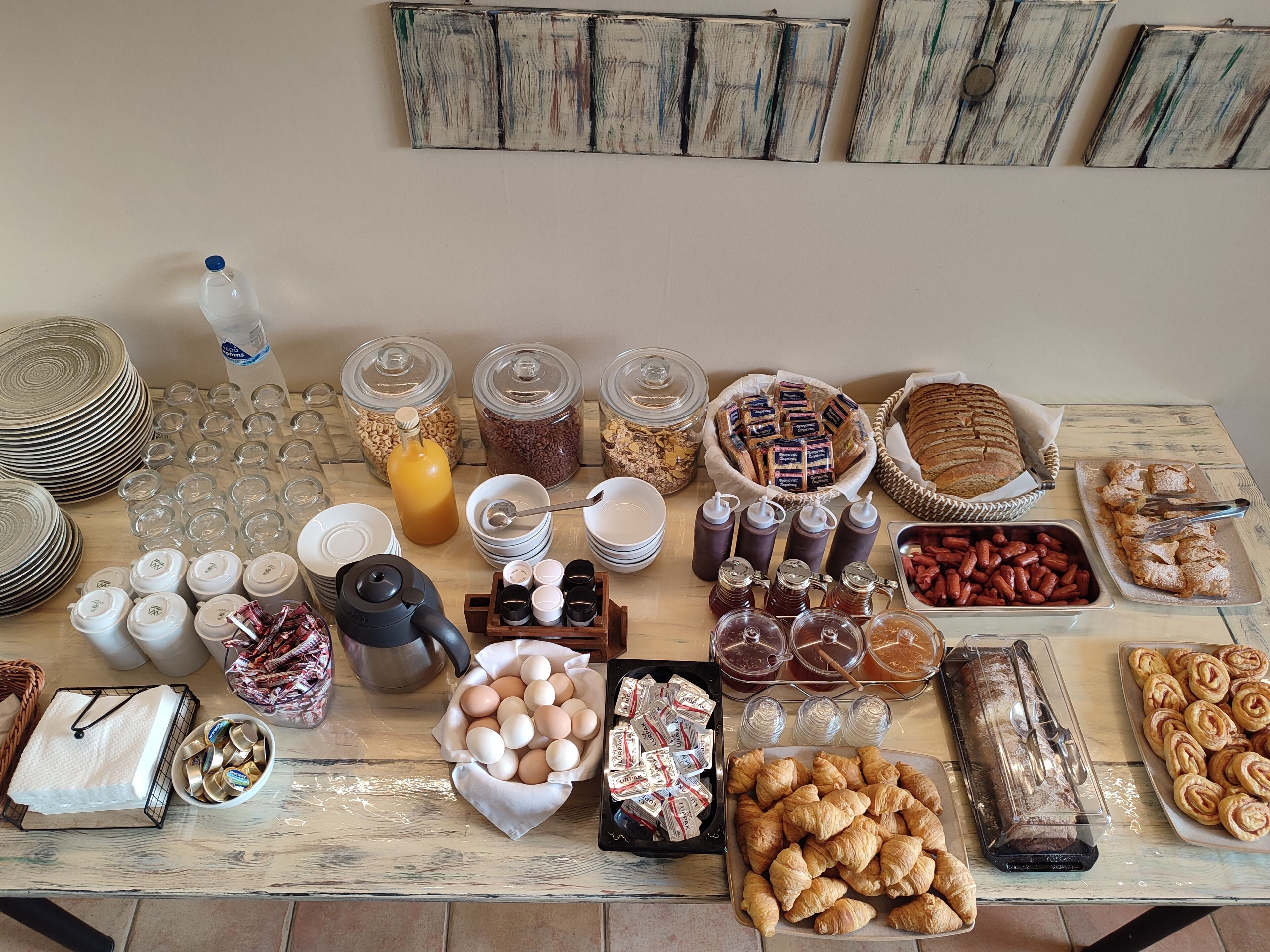 فطور أوروبي يوميًا بتكلفة قدرها (5 EUR للشخص)