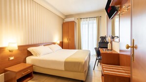 Double or Twin Room, Balcony, City View | In-room safe, desk, WiFi (free) - B&B Alba Domus Roma (Rome)
