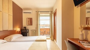 Double or Twin Room, Balcony, City View | In-room safe, desk, WiFi (free) - B&B Alba Domus Roma (Rome)