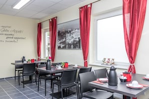 Cooked-to-order breakfast on weekdays (EUR 12 per person)