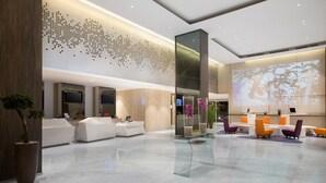 Lobby-lounge