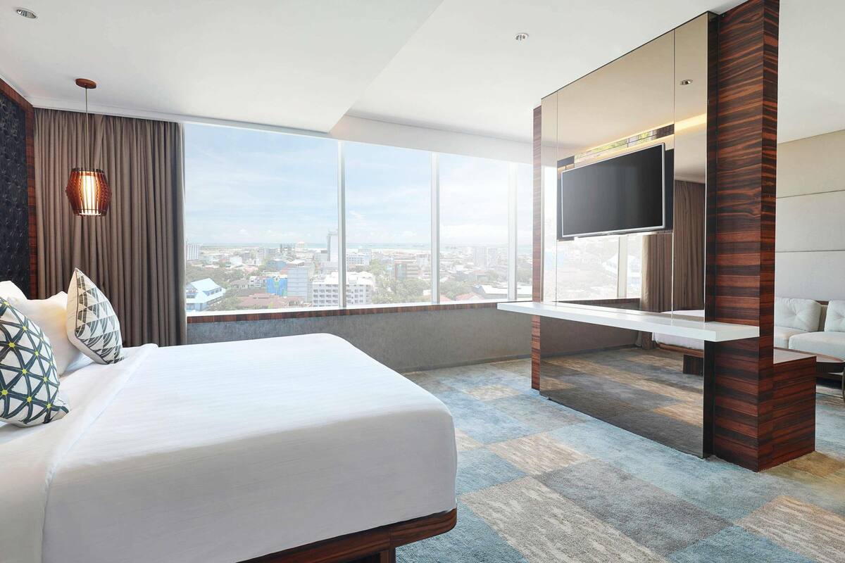 Phòng Suite Presidential | Minibar, két bảo mật tại phòng, bàn