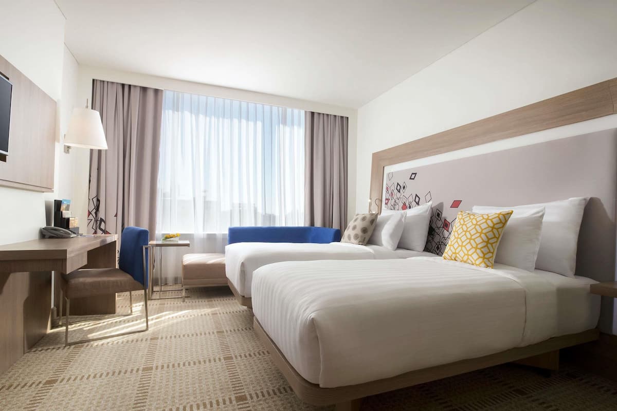 Minibar, két bảo mật tại phòng, bàn