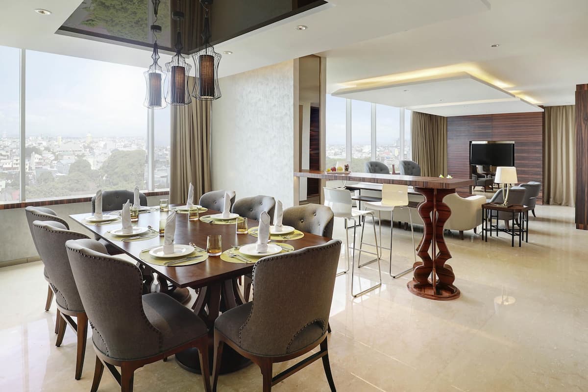 Suite presidencial | Minibar, caixa forta a l'habitació i escriptori