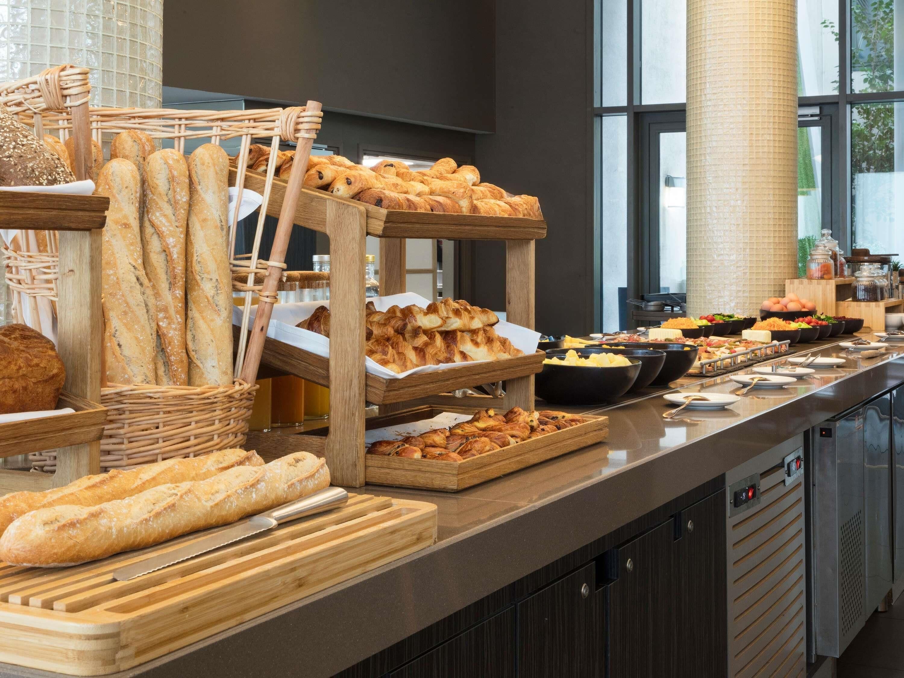 daily cooked-to-order breakfast (eur 19.5 per person)