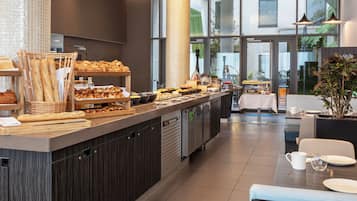 Petit déjeuner préparé sur commande (18 EUR par personne)