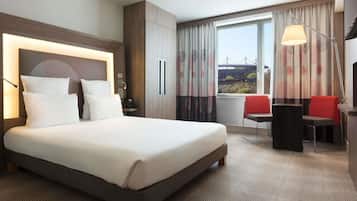 Standard Room, 1 Double Bed | Premium bedding, minibar, in-room safe, desk