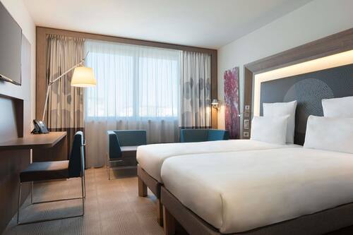 Premium bedding, minibar, in-room safe, desk