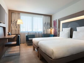 Camera Standard, 2 letti singoli | Biancheria da letto di alta qualità, minibar, una cassaforte in camera