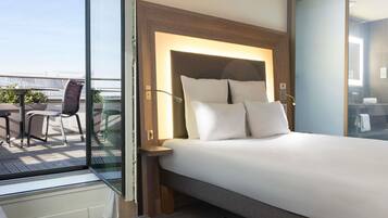 Camera Deluxe, 1 letto matrimoniale, balcone | Biancheria da letto di alta qualità, minibar, una cassaforte in camera