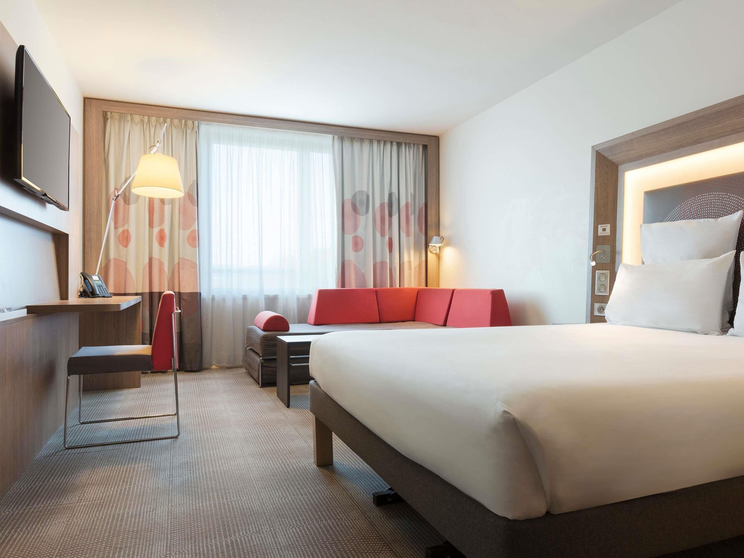 Superior kamer, 1 tweepersoonsbed met slaapbank | Luxe beddengoed, een minibar, een kluis op de kamer, een bureau