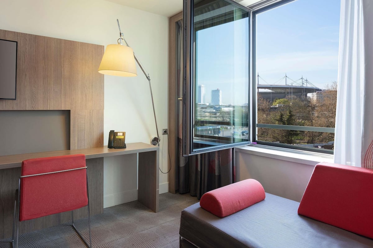 Premium bedding, minibar, in-room safe, desk