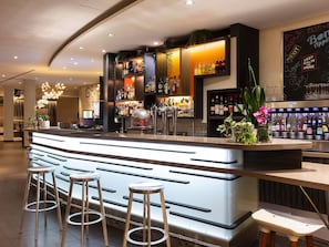 Bar (on property) - Novotel Paris Stade Basilique (Saint-Denis)