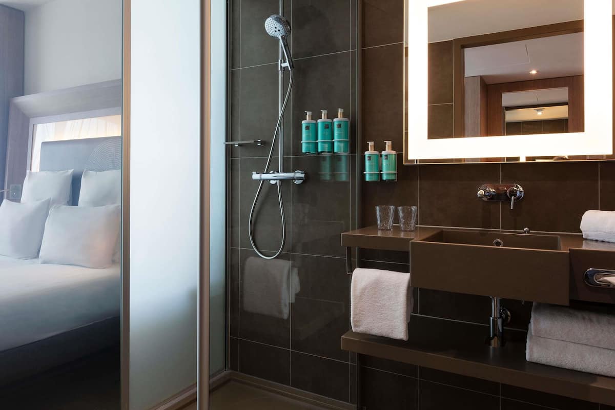 Premium bedding, minibar, in-room safe, desk