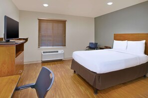 標準客房, 1 張標準雙人床, 無障礙, 非吸煙房 (Roll-in Shower) | 書桌、筆電工作空間、遮光布/窗簾、熨斗/熨衣板