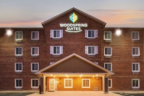 Exterior - WoodSpring Suites Columbus Urbancrest (Grove City)