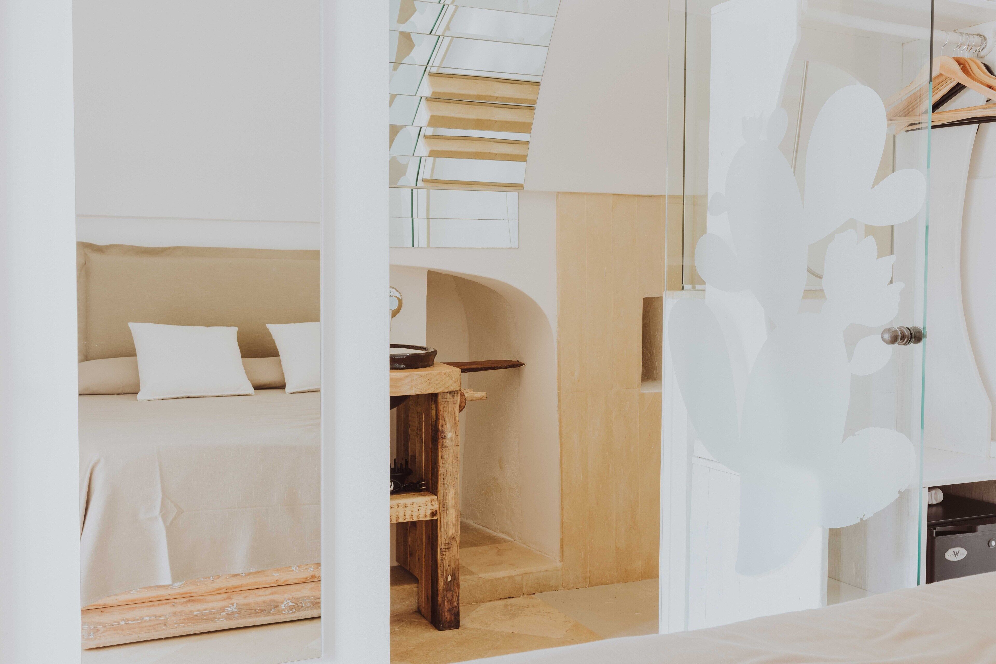 经典双人房 | 高档床上用品、迷你吧、客房内保险箱、免费 WiFi