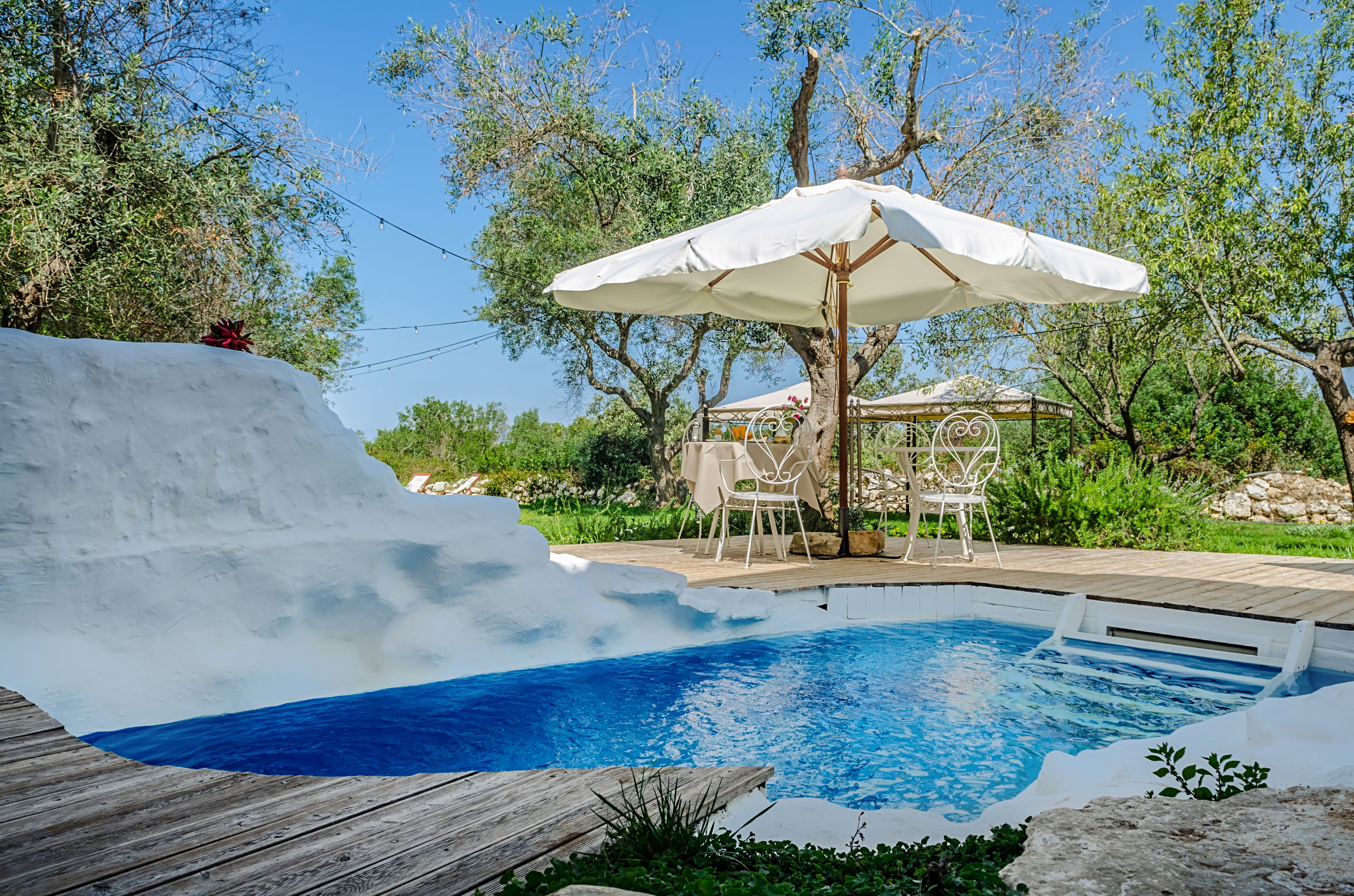 季节性开放的室外游泳池