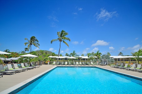 2 outdoor pools, free cabanas, sun loungers