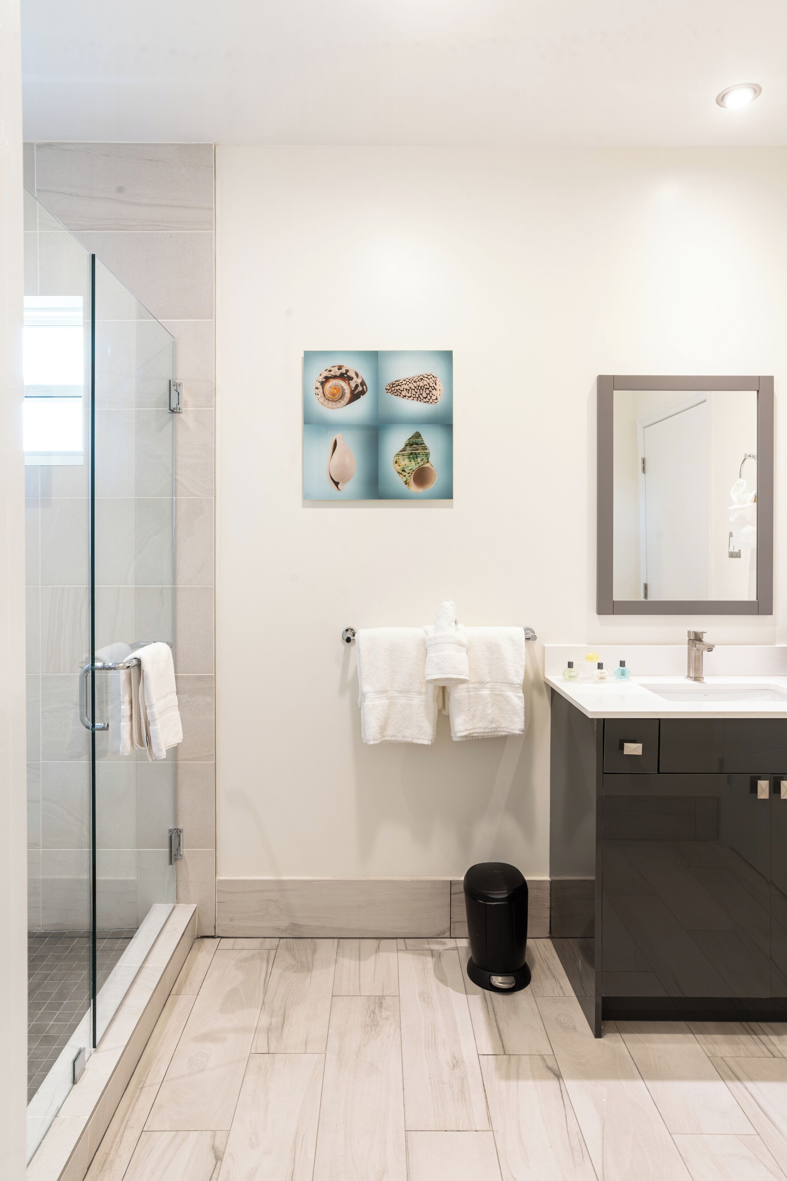 superior suite, poolside | bathroom | shower, rainfall showerhead, free toiletries, hair dryer