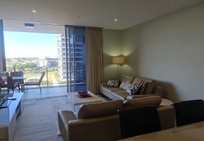Comfort Apartment, 2 Bedrooms, Park View | Living area