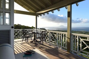 Outdoor dining - Belle Mont Farm (Saint Pauls)