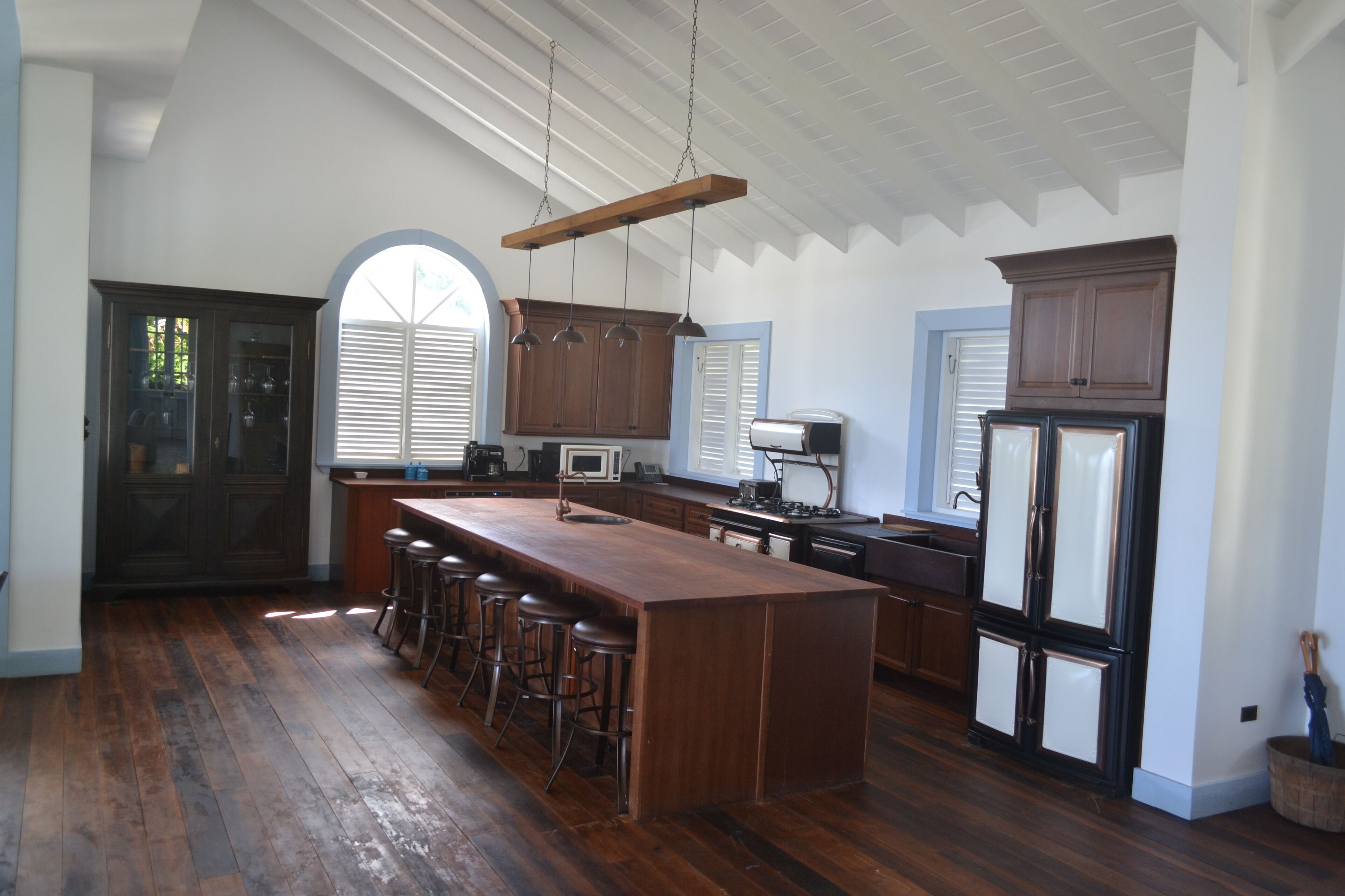 luxury farmhouse with infinity pool | private kitchen | coffee/tea maker, electric kettle