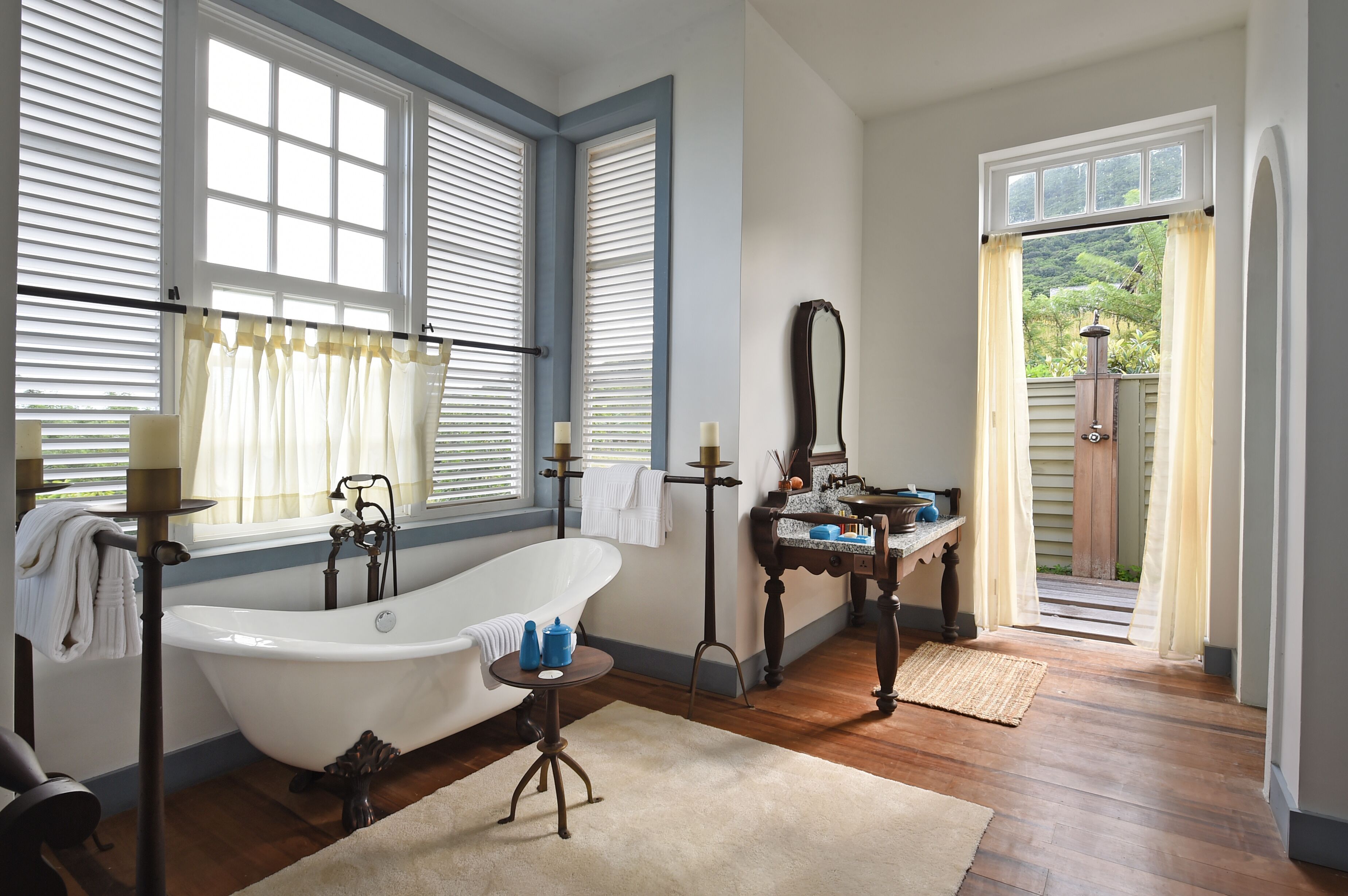 separate bathtub and shower, deep-soaking bathtub, rainfall showerhead