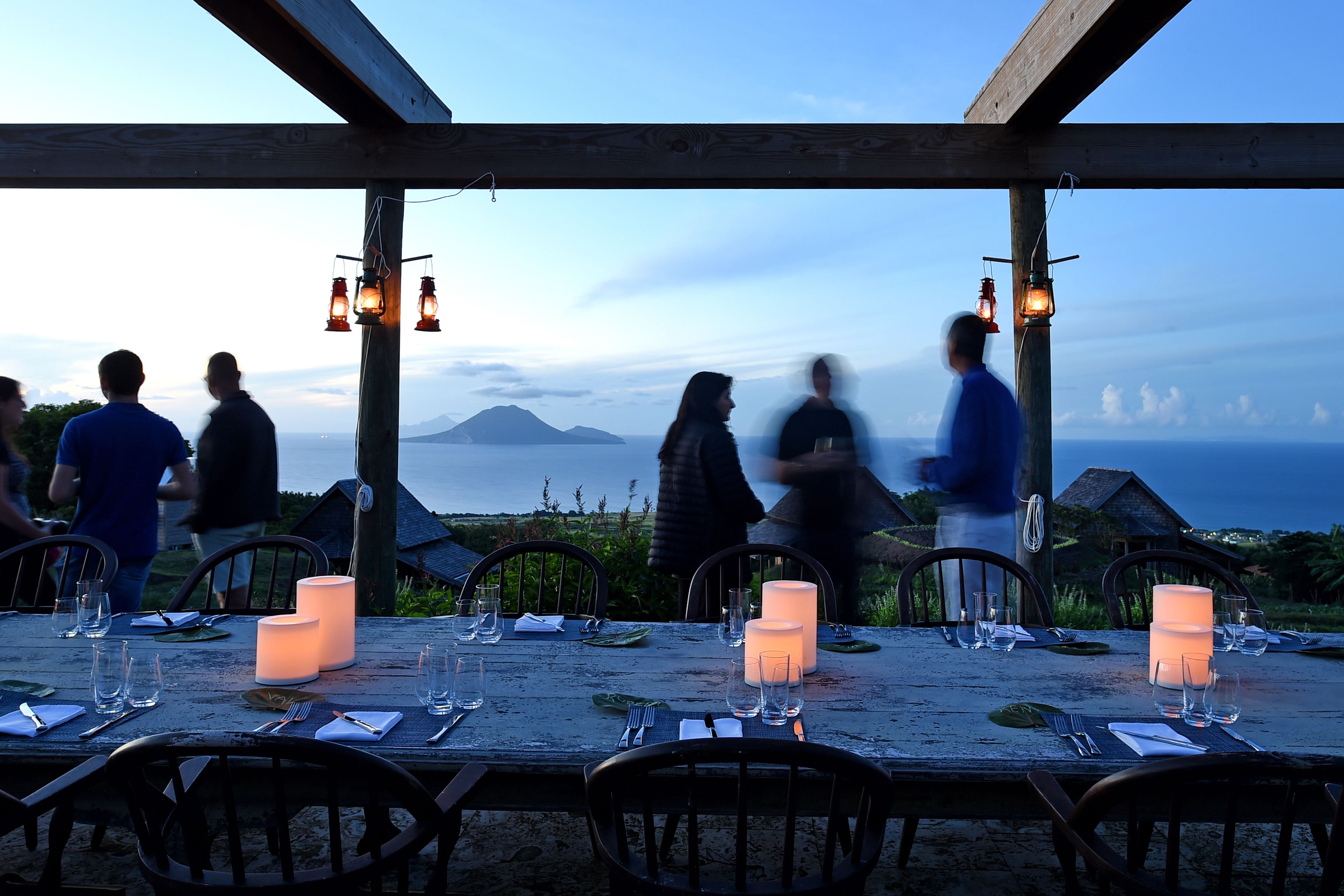 2 restaurants; breakfast, lunch, dinner, and brunch served